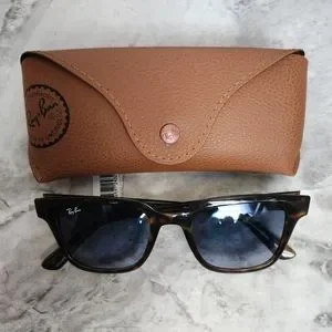 Ray-Ban 2343 Sunglasses RB4323 Sunglasses in Black and G-15 Green - RB4323 | Ray-Ban® US main image 3